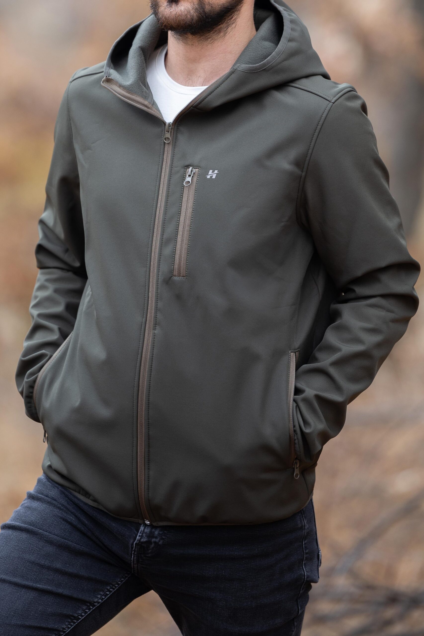 Yeşil Kapüşonlu Softshell Mont | Suya ve Rüzgâra Dayanıklı Outdoor Mont